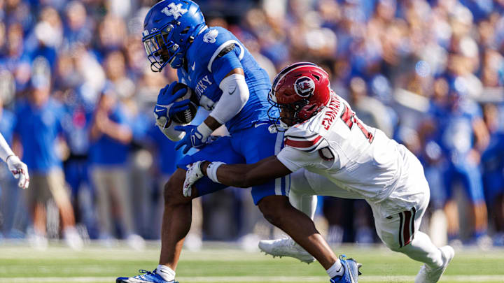South Carolina football safety Nick Emmanwori making a tackle in a win over Kentucky this season