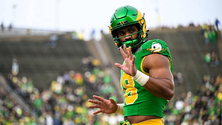 Dec 20, 2025; Eugene, OR, USA; Oregon Ducks tight end Kenyon Sadiq (18) looks on before the game against the James Madison Dukes at Autzen Stadium. Mandatory Credit: Troy Wayrynen-Imagn Images