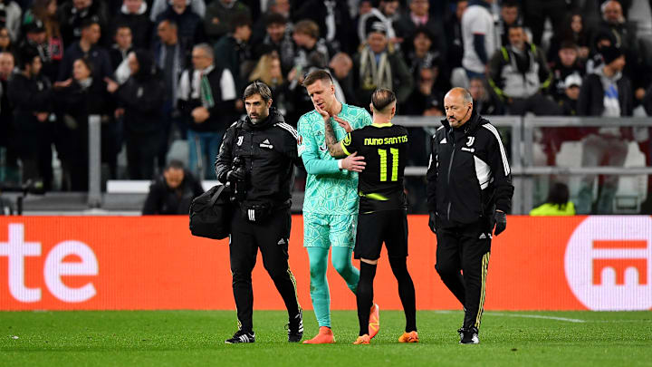 Szczesny esce dal campo