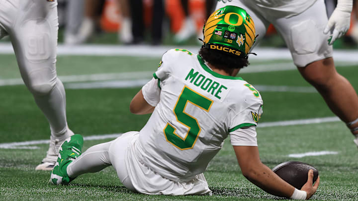 Oregon quarterback Dante Moore