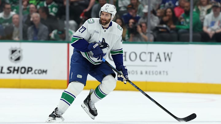 Vancouver Canucks v Dallas Stars