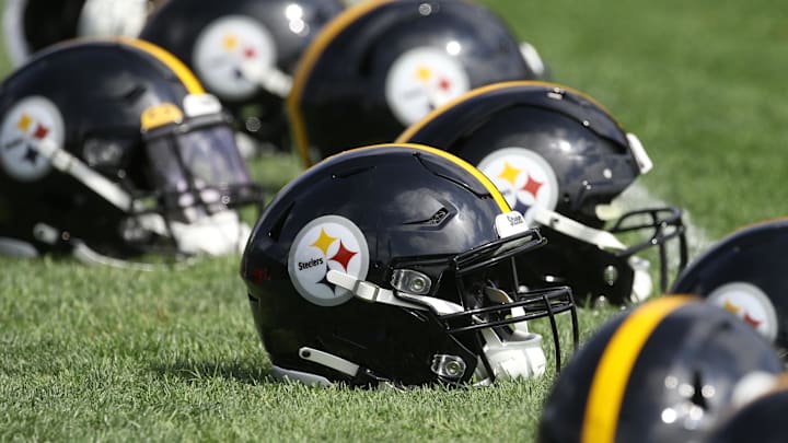 May 24, 2022; Pittsburgh, PA, USA; Pittsburgh Steelers helmets are seen as the team participates in organized team activities at UPMC Rooney Sports Complex. Mandatory Credit: Charles LeClaire-Imagn Images May 24, 2022; Pittsburgh, PA, USA; Pittsburgh Steelers helmets are seen as the team participates in organized team activities at UPMC Rooney Sports Complex. Mandatory Credit: Charles LeClaire-Imagn Images