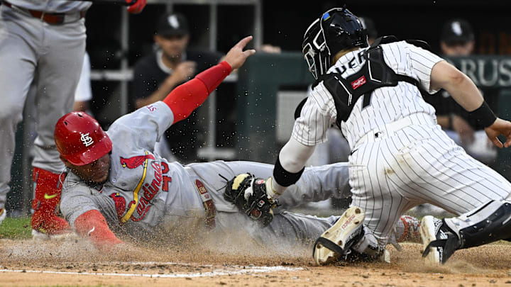 St. Louis Cardinals first baseman Willson Contreras (40) steals home against the Chicago White Sox at Rate Field. 