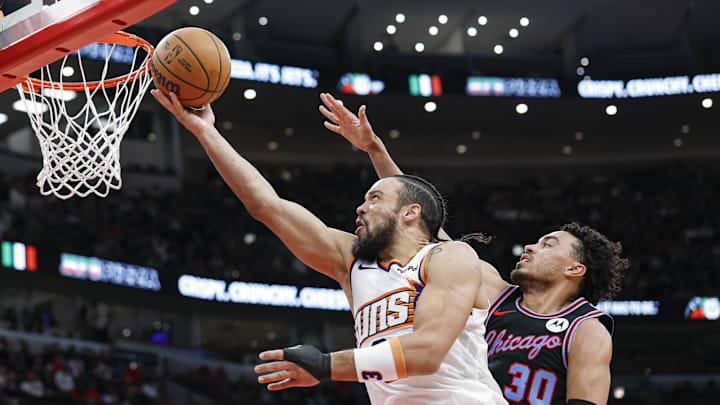 Phoenix Suns forward Dillon Brooks drives to the basket against Chicago Bulls guard Tre Jones during the second half at United Center.