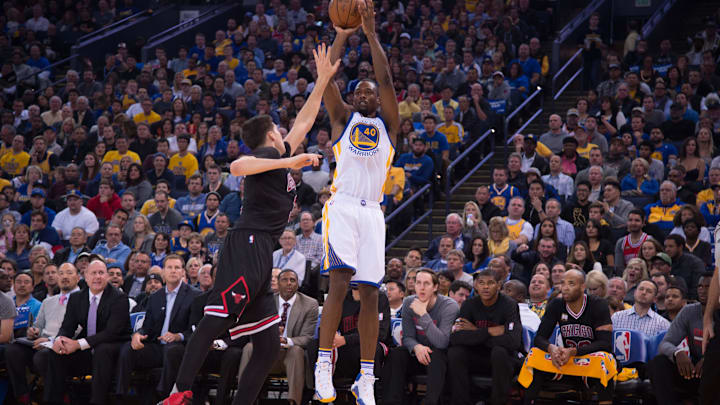 Golden State Warriors forward Harrison Barnes (40) shoots the basketball against Chicago Bulls forward Doug McDermott (3) during the second quarter at Oracle Arena. Mandatory Credit: Kyle Terada-Imagn Images