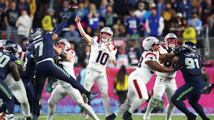Feb 8, 2026; Santa Clara, CA, USA; New England Patriots quarterback Drake Maye (10) passes against the Seattle Seahawks during the fourth quarter in Super Bowl LX at Levi's Stadium.
