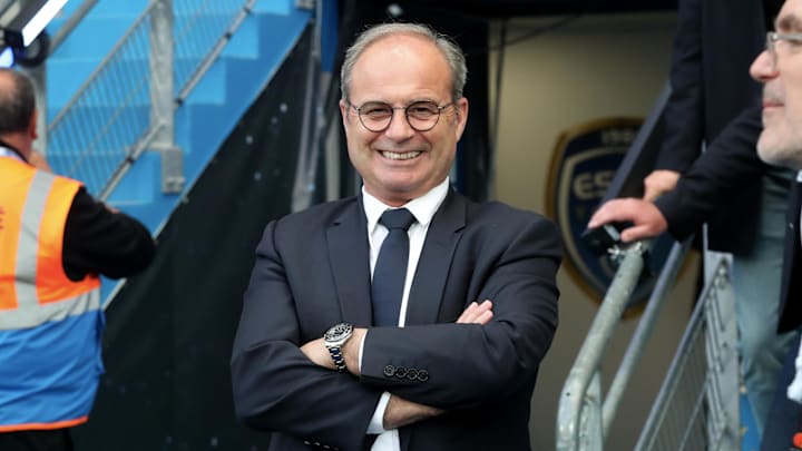 Un milieu confirme son transfert au PSG.