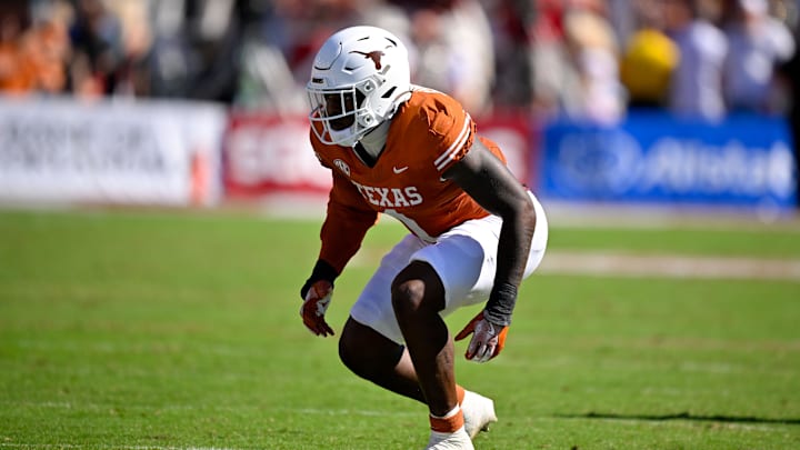 Texas Longhorns defensive end Colin Simmons during the game between the Longhorns and the Oklahoma Sooners at the Cotton Bowl.