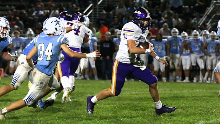 Williamsville runs for a touchdown against Stanford Olympia during a Sangamo Conference football game on Friday, Sept. 26, 2025.