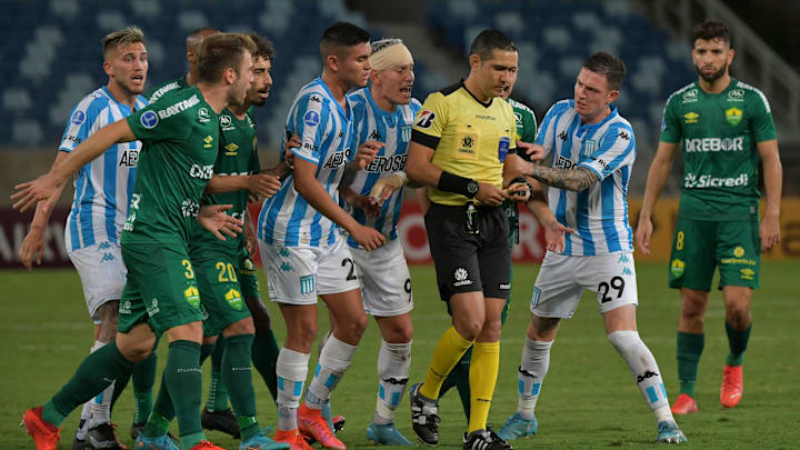 Dourado perdeu de virada para o Racing e está eliminado na Copa Sul-Americana
