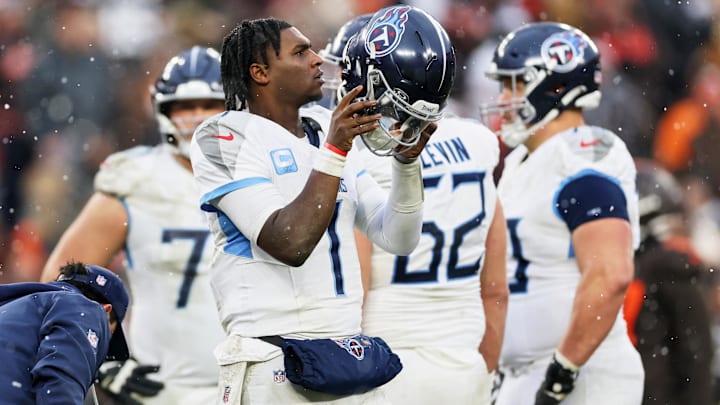 Tennessee Titans quarterback Cam Ward (1)