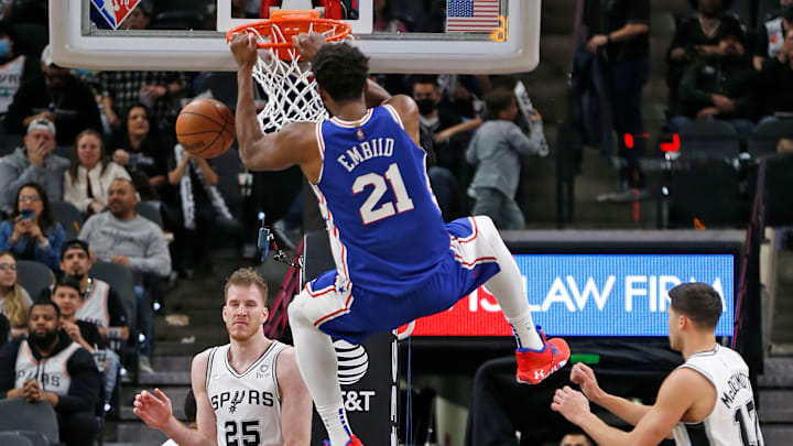 Joel Embiid sigue brillando en los 76ers
