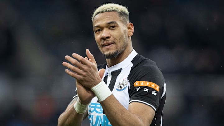 Joelinton reencontrou o bom futebol após mudar de posição no Newcastle. 
