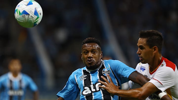 Edenilson é titular do time gaúcho Edenilson é titular do time gaúcho