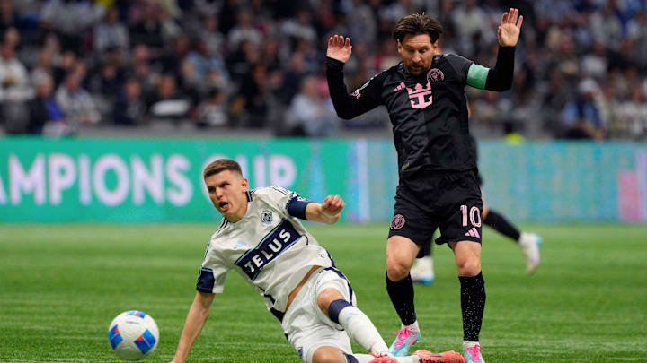 Intense duel between Messi and Veselinovic
