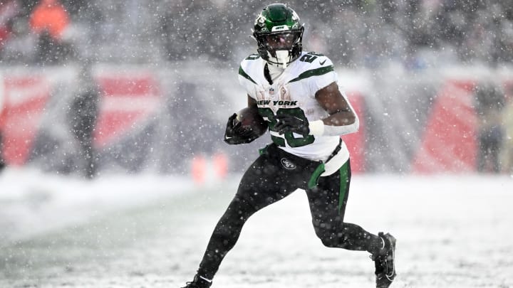 oJan 7, 2024; Foxborough, Massachusetts, USA; New York Jets running back Breece Hall (20) runs against the New England Patriots during the second half at Gillette Stadium.
