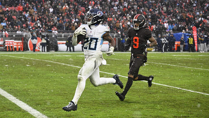 Dec 7, 2025; Cleveland, Ohio, USA; Tennessee Titans running back Tony Pollard (20) runs for a thirty-two yard touchdown against Cleveland Browns safety Grant Delpit (9) during the third quarter at Huntington Bank Field. Mandatory Credit: Ken Blaze-Imagn Images Dec 7, 2025; Cleveland, Ohio, USA; Tennessee Titans running back Tony Pollard (20) runs for a thirty-two yard touchdown against Cleveland Browns safety Grant Delpit (9) during the third quarter at Huntington Bank Field. Mandatory Credit: Ken Blaze-Imagn Images