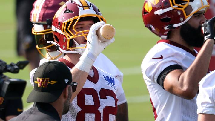 Jul 29, 2026; Ashburn, VA, USA; Washington Commanders tight end Ben Sinnott (82) and Commanders tight end Quentin Moore (40) drink fluids between drills on day one of training camp at BigBear.ai Performance Center at Commanders Park. Mandatory Credit: Geoff Burke-Imagn Images Jul 29, 2026; Ashburn, VA, USA; Washington Commanders tight end Ben Sinnott (82) and Commanders tight end Quentin Moore (40) drink fluids between drills on day one of training camp at BigBear.ai Performance Center at Commanders Park. Mandatory Credit: Geoff Burke-Imagn Images