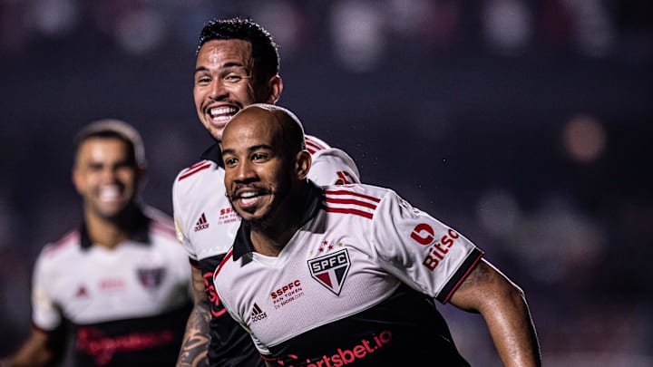 São Paulo teve grande primeiro tempo no Morumbi e dominou o Avaí