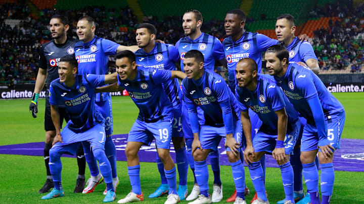 Jugadores de Cruz Azul previo a un partido ante León.