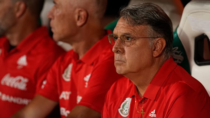 El técnico de la selección mexicana, el argentino Gerardo 'Tata' Martino fue criticado al aparecer en Argentina viendo un partido.