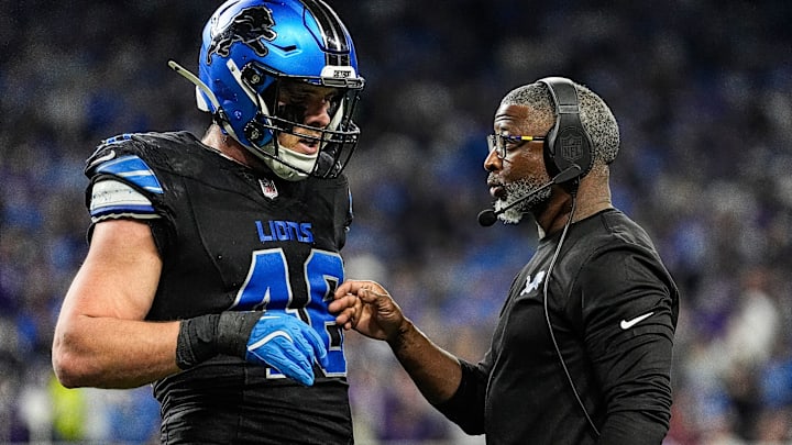 Detroit Lions defensive coordinator Aaron Glenn talks with linebacker Jack Campbell during the first half against the Minnesota Vikings.