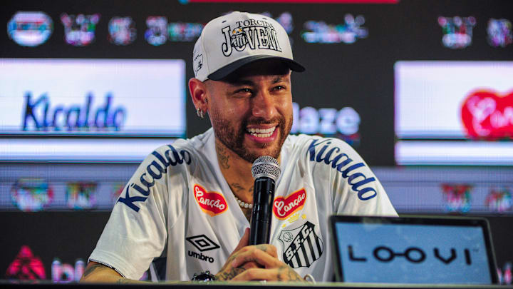 Neymar voltou ao Santos após 12 anos Neymar voltou ao Santos após 12 anos