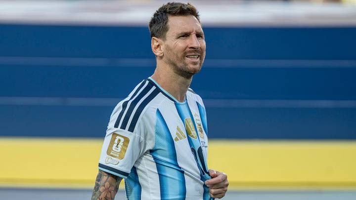 Messi's record-breaking Topps NOW release unlocked the first-ever 1/1 White OpalFractor. Messi's record-breaking Topps NOW release unlocked the first-ever 1/1 White OpalFractor.