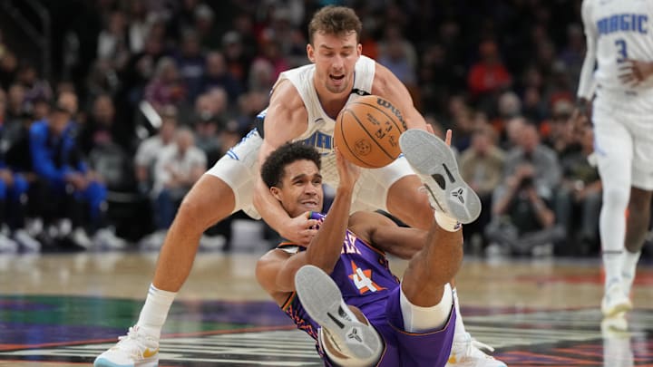 Phoenix Suns center Oso Ighodaro (4) passes the ball in front of Orlando Magic forward Franz Wagner (22) during the second half of an NBA game at Footprint Center.