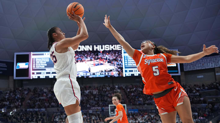 Azzi Fudd (left) caught fire from three-point range during UConn’s second-round win over Syracuse. 
