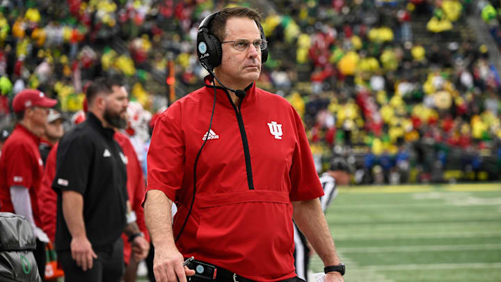 Oct 11, 2025; Eugene, Oregon, USA; Indiana Hoosiers head coach Curt Cignetti watches game play against the Oregon Ducks during the fourth quarter at Autzen Stadium. Mandatory Credit: Troy Wayrynen-Imagn Images Oct 11, 2025; Eugene, Oregon, USA; Indiana Hoosiers head coach Curt Cignetti watches game play against the Oregon Ducks during the fourth quarter at Autzen Stadium. Mandatory Credit: Troy Wayrynen-Imagn Images