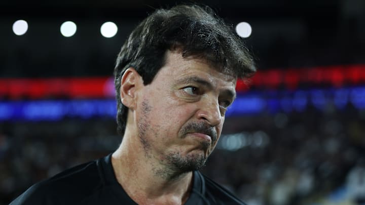 Fernando Diniz ouviu gritos de “burro” em São Januário antes da Data Fifa Fernando Diniz ouviu gritos de “burro” em São Januário antes da Data Fifa