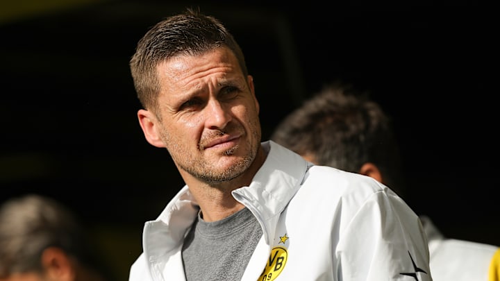 Sebastian Kehl war mit der Leistung des Schiedsrichter-Gespanns ganz und gar nicht einverstanden. Sebastian Kehl war mit der Leistung des Schiedsrichter-Gespanns ganz und gar nicht einverstanden.