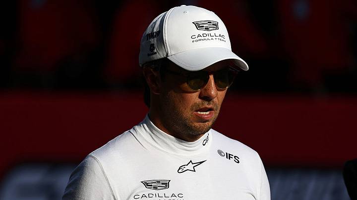 Checo Pérez en el Pitlane durante la clasificación del Gran Premio de Azerbaiyán. Checo Pérez en el Pitlane durante la clasificación del Gran Premio de Azerbaiyán.