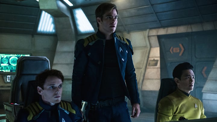 Nov. 1, STAR TREK BEYOND, 8:00-11:00 PM, ET/PT CBS announces the return of the CBS SUNDAY NIGHT MOVIES on Oct. 4, with six fan-favorite films from the Paramount Pictures library, including three "back to school"-themed comedies, FERRIS BUELLER'S DAY OFF, OLD SCHOOL and CLUELESS; a thriller just in time for Halloween, SCREAM; an out-of-this-world action adventure, STAR TREK BEYOND; and a comedy to enjoy during Thanksgiving weekend, COMING TO AMERICA. The first five movies will air on consecutive