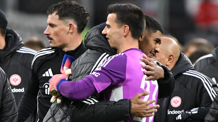 Kaua Santos und Michael Zetterer konkurrieren um den Platz im Tor der Eintracht