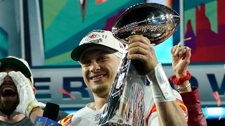 TOPSHOT-AMFOOT-NFL-SUPERBOWL-LVII-CHIEFS-EAGLES
