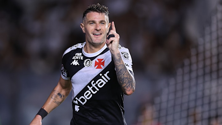 Vegetti é referência no ataque do Vasco