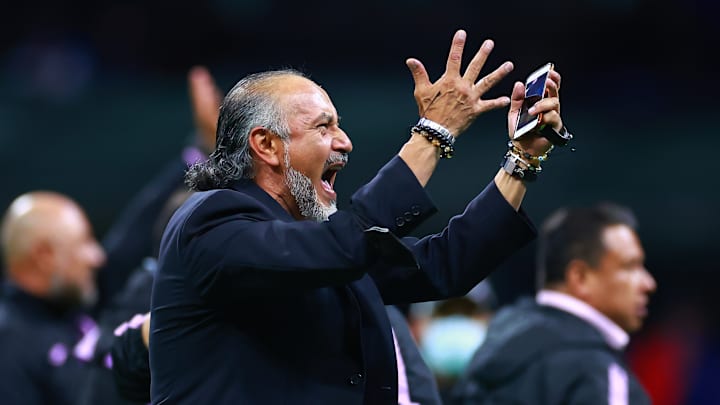 El entrenador de Cruz Azul, Raúl 'Potro' Gutiérrez.