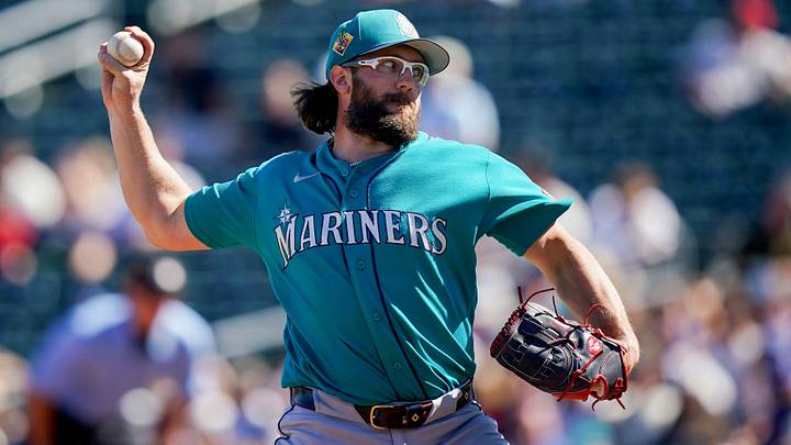 Seattle Mariners pitcher Randy Dobnak (67) throws a pitch in the first inning of a Cactus League game between the Cincinnati Reds and Seattle Mariners, Sunday, Feb. 22, 2026, at Goodyear Ballpark in Goodyear, Ariz.