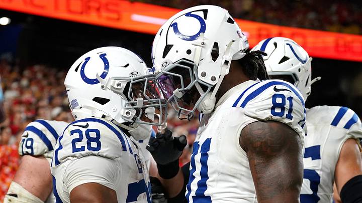 Sep 20, 2026; Kansas City, Missouri, USA; Indianapolis Colts running back Jonathan Taylor (28) celebrates with Indianapolis Colts tight end Mo Alie-Cox (81) after scoring a touchdown against the Kansas City Chiefs during the fourth quarter at GEHA Field at Arrowhead Stadium. Mandatory Credit: Denny Medley-Imagn Images Sep 20, 2026; Kansas City, Missouri, USA; Indianapolis Colts running back Jonathan Taylor (28) celebrates with Indianapolis Colts tight end Mo Alie-Cox (81) after scoring a touchdown against the Kansas City Chiefs during the fourth quarter at GEHA Field at Arrowhead Stadium. Mandatory Credit: Denny Medley-Imagn Images