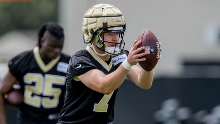 Jun 13, 2023; New Orleans, LA, USA; New Orleans Saints tight end Taysom Hill (7) passes during minicamp at the Ochsner Sports Performance Center. Mandatory Credit: Stephen Lew-USA TODAY Sports Jun 13, 2023; New Orleans, LA, USA; New Orleans Saints tight end Taysom Hill (7) passes during minicamp at the Ochsner Sports Performance Center. Mandatory Credit: Stephen Lew-USA TODAY Sports