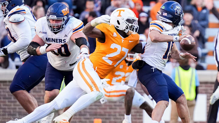 Tennessee Volunteers EDGE James Pearce Jr. sacks UTEP Miners QB JP Pickles at Neyland Stadium. Tennessee Volunteers EDGE James Pearce Jr. sacks UTEP Miners QB JP Pickles at Neyland Stadium.