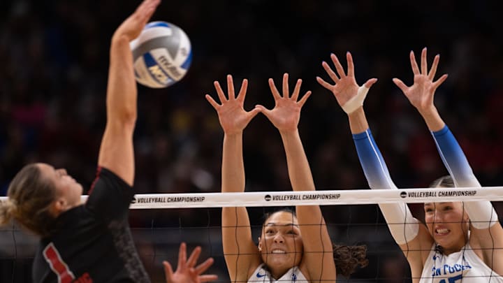 Dec 18, 2025; Kansas City, MO, USA; Kentucky Wildcats outside hitter Asia Thigpen (20) and middle blocker/right side Lizzie Carr (15) defend Wisconsin Badgers outside hitter Una Vajagic (1) in a 2025 NCAA Women’s Volleyball Championship semifinal match at T-Mobile Center. Mandatory Credit: Kylie Graham-Imagn Images 