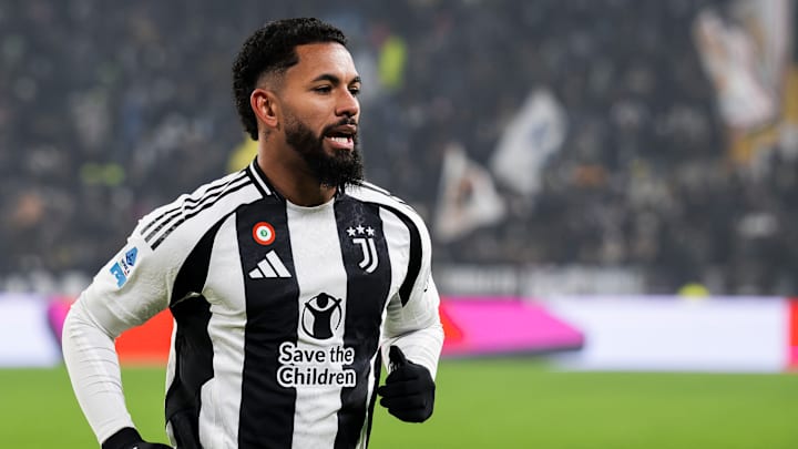 Douglas Luiz está em baixa na Juventus