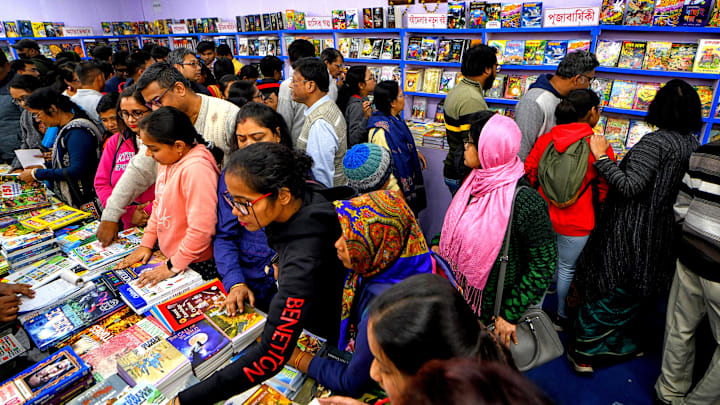Children along with their Parents look over some new...