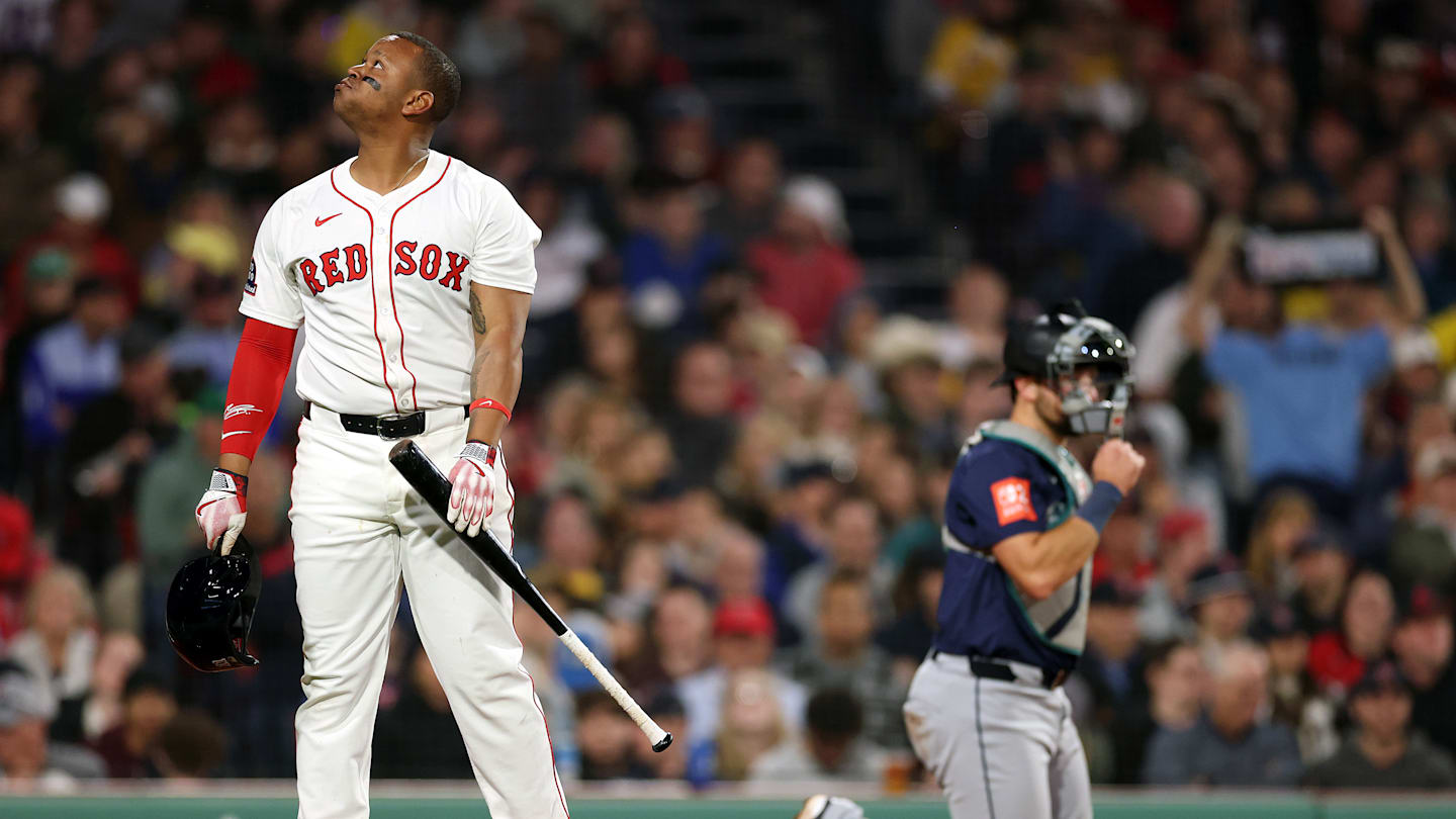 Rafael Devers’ latest slump has Red Sox fans sounding the alarm again