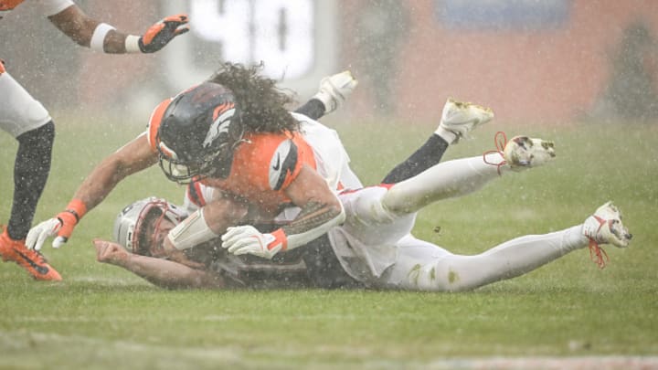 Talanoa Hufanga tackled Drake Maye during the third quarter of the AFC Championship Game. Did Maye hurt his shoulder on the play? Talanoa Hufanga tackled Drake Maye during the third quarter of the AFC Championship Game. Did Maye hurt his shoulder on the play?