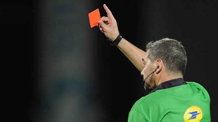 Auch bei Weltmeisterschaften wird gerne mal mit Karten umhergeworfen Auch bei Weltmeisterschaften wird gerne mal mit Karten umhergeworfen