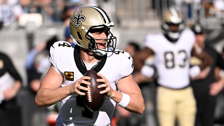 Nov 3, 2024; Charlotte, North Carolina, USA; New Orleans Saints quarterback Derek Carr (4) looks to pass in the third quarter at Bank of America Stadium. Mandatory Credit: Bob Donnan-Imagn Images